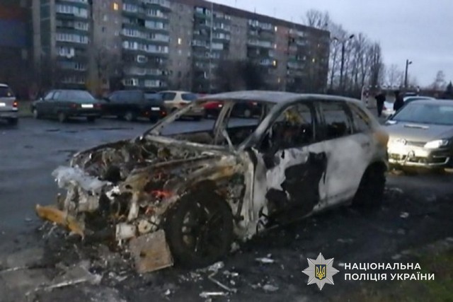 Полиция Кривого Рога сообщила о подозрении подростку за поджог автомобилей