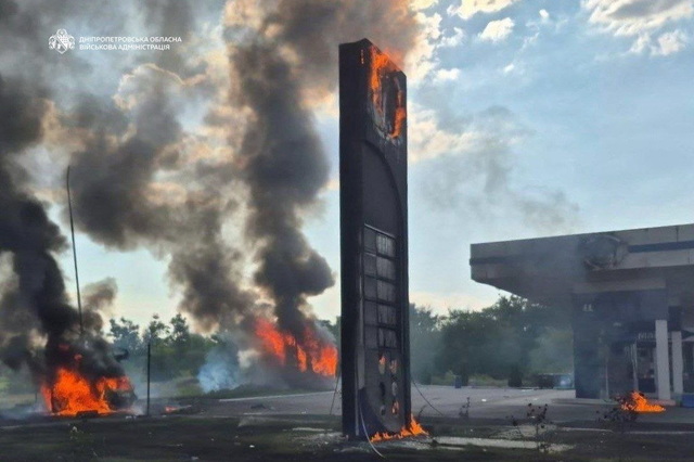 Погиб один человек, еще пятеро ранены. Оккупанты ударили по АЗС на трассе Днепр – Кривой Рог