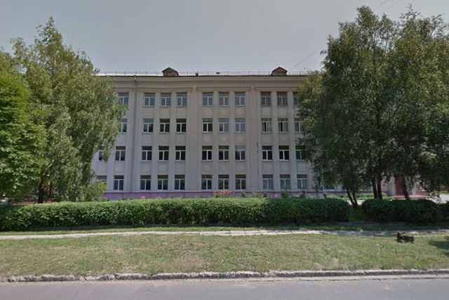 На фото гімназія станом приблизно на 2019 рік. У Дніпрі шукають підрядника для капітального ремонту гімназії №34