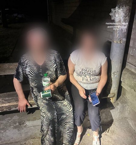 В Днепре патрульные помогли женщине почтенного возраста вернуться домой
