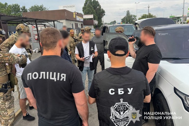 У Дніпрі поліцейські викрили два організовані наркоугрупування та повідомили про підозру 15 фігурантам