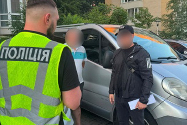 В Днепропетровской области полицейские задержали главу ликвидационной комиссии государственного предприятия на вымогательстве 3 млн гривен взятки