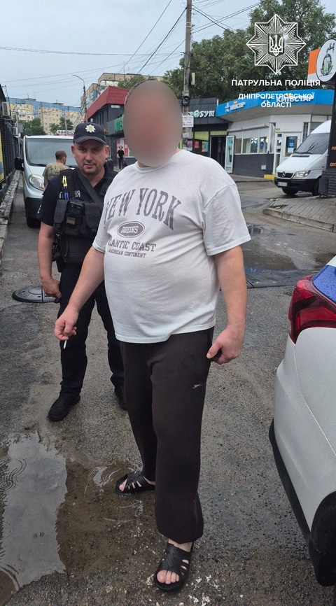 В Днепре двое грабителей напали на мужчину и отобрали сумку с телефоном и деньгами