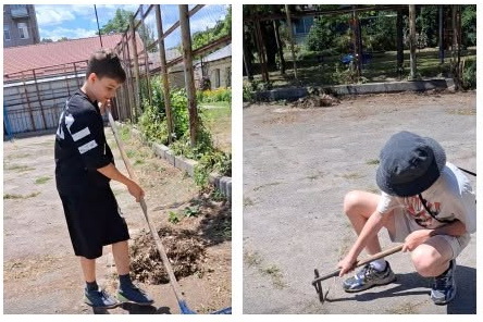 Днепровские дети сами убирают стекло с площадки, чтобы поиграть в футбол