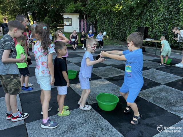 Майстер-класи, народні забави та битва водою: у Зеленому Гаю відбулося сімейне свято