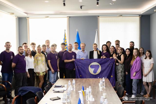 Молодь Дніпропетровщини зустрілася з депутатом Ради регіону О-де-Франс Жаном-Полем Мюло