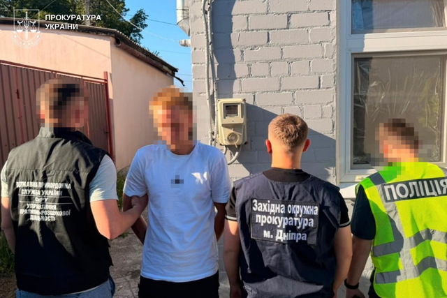 Обещал провести в Румынию вне пунктов пропуска за 10 тысяч евро – сообщено о подозрении жителю Днепра