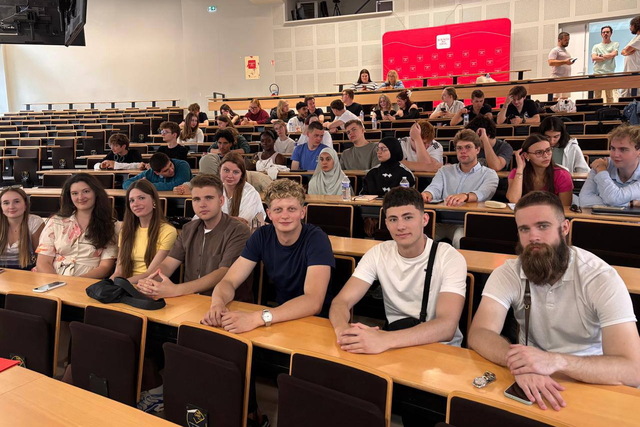 Молодь Дніпропетровщини бере участь у міжнародному саміті у Франції