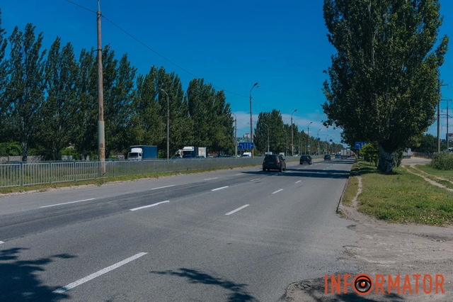 Чтобы не пробегали дорогу: в Днепре на Донецком шоссе установили новое ограждение
