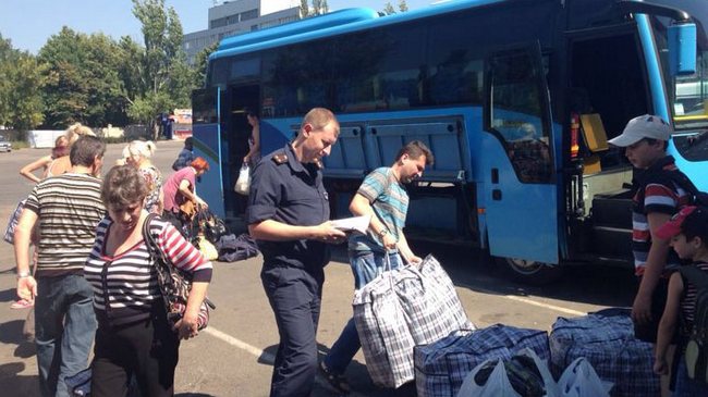 У супроводі рятувальників 22 людини, з яких 8 – діти, повернулися до визволених міст Донеччини