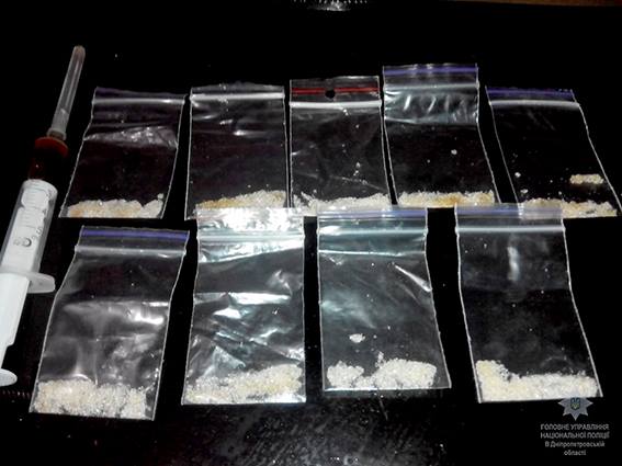 У Дніпрі поліцейські вилучили у наркодилера метамфетамін та опій