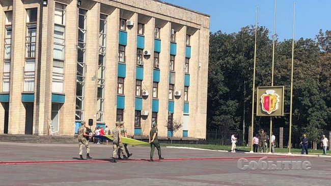 В Каменском репетируют торжества ко Дню Государственного флага