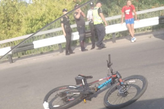 ДТП в Каменском: водитель сбил велосипедиста и уехал