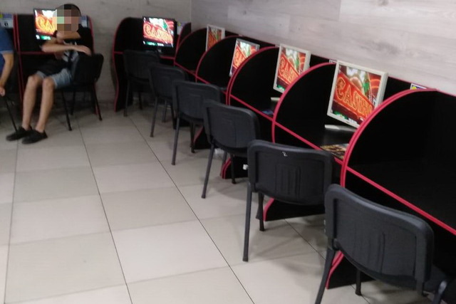 У Кам’янському поліція припинила діяльність незаконного грального закладу, який функціонував в центрі міста