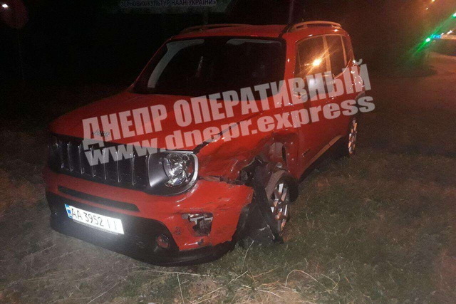 В Днепре на Запорожском шоссе столкнулись «ГАЗ» и Jeep (момент ДТП)