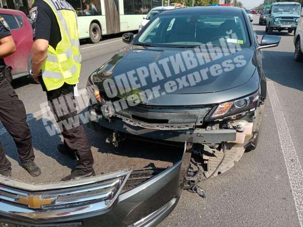 В Днепре на проспекте Слобожанском Chevrolet врезался в Nissan