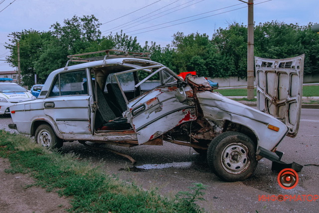 В Днепре на Гальченко столкнулись Nissan и ВАЗ: проезд затруднен