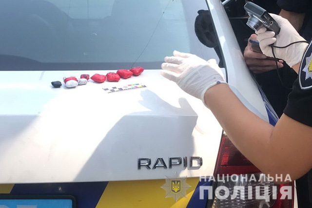 В Днепре полицейские задержали нарко-закладчика