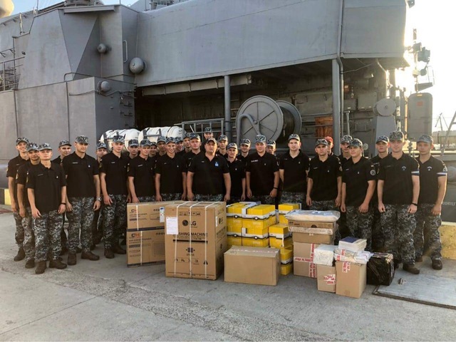 Мэрия Днепра передала очередную партию шефской помощи известному фрегату «Гетман Сагайдачный»