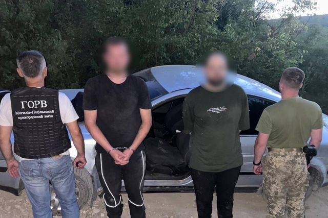 Житель Днепропетровщины пытался прорваться на авто в Молдову и избил пограничника