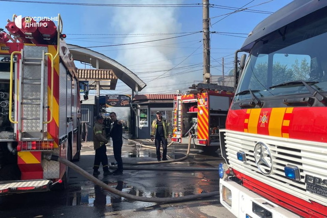 На Центральном рынке в Кривом Роге вспыхнул масштабный пожар
