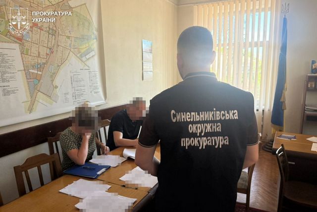 Почти 5 млн грн убытков на закупке жилья для ДБСТ – на Днепропетровщине обвиняют городского голову и двух чиновниц