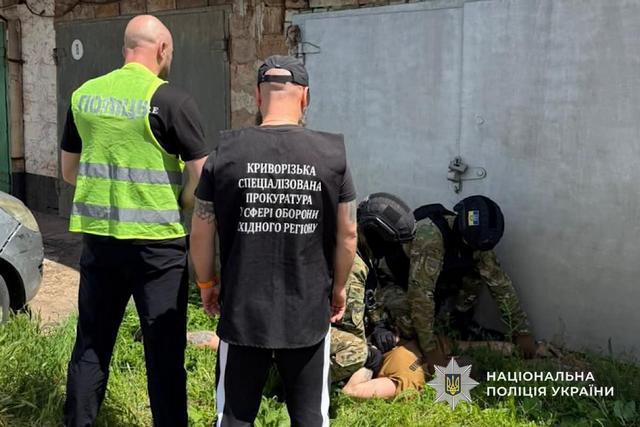 Збував зброю та боєприпаси: у Кривому Розі судитимуть 32-річного чоловіка