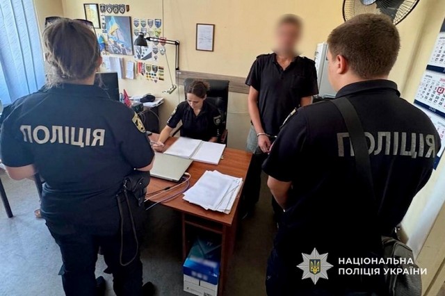 Поліцейські Дніпра затримали чоловіка, який пограбував 65-річну містянку