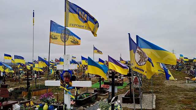 В Дніпрі готують книгу про героїв, похованих на Краснопільському кладовищі