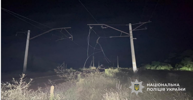 У Синельниківському району поліцейські викрили військових, які розкрадали контактну залізничну мережу