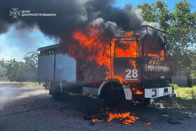 У Нікопольському районі російські війська атакували рятувальників під час гасіння пожежі