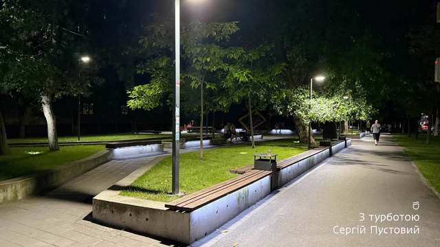 У скверах Дніпра відновили освітлення, пошкоджене вандалами