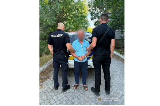 Стал на защиту женщины и получил ранение: полиция Днепра задержала мужчину, который ударил знакомого ножом в живот
