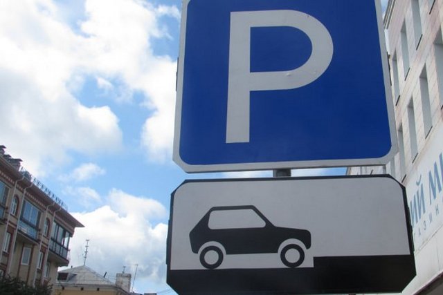 Почти 1 200 защитников в Днепре пользуются бесплатной парковкой через приложение «єДніпро»