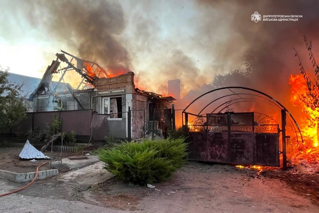 Вночі ворог атакував два райони Дніпропетровщини: загинула людина. 14 дістали поранень