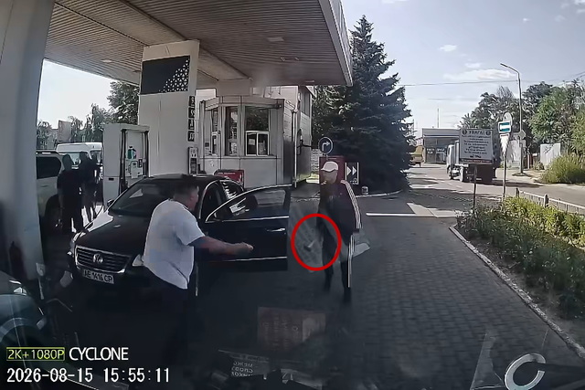 У Дніпрі військовому лікарю погрожували сокирою: чим завершився конфлікт на АЗС