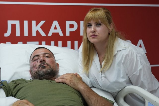 Валентин та Маргарита у лікарні. Суспільне Дніпро «Одного хочется, чтобы у него ничего не болело». В больнице Днепра обручились раненый военный и его невеста