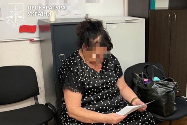 Операция на позвоночнике ради «непригодности»: В Днепре на взятке в $12 тысяч разоблачили медработницу