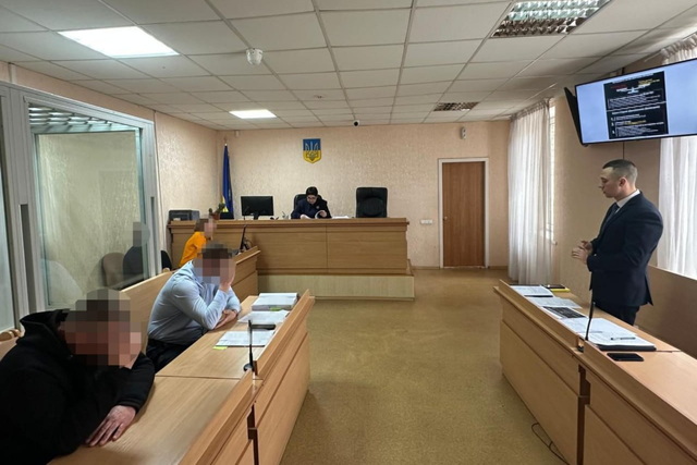 Бронювання та зарплата без роботи: на Дніпропетровщині 9 учасників схеми обвинувачуються у фіктивному працевлаштуванні на держпідприємстві
