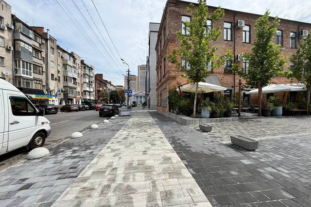 Инвестор пространства бывшей «Володарки» на Магдебургского права за свой счет обновил часть тротуара