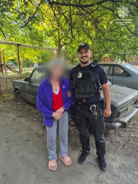 В Днепре патрульные помогли женщине, которая потерялась, вернуться домой