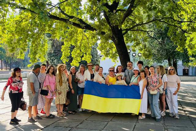 Дніпрянам показали силуети нездійсненних мрій нашого міста