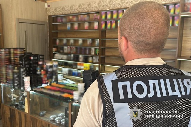 Поліцейські Дніпра викрили незаконний бізнес з реалізації підакцизної продукції