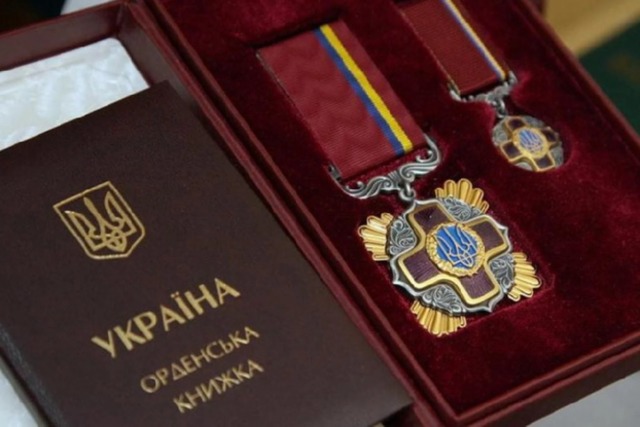 Держат свет, несмотря на удары: энергетики Днепропетровщины получили государственные награды от Президента и Кабмина