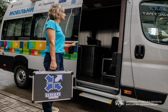 Цифровой чемодан: на Днепропетровщине с начала года работники ЦНАП предоставили более 1000 выездных админуслуг