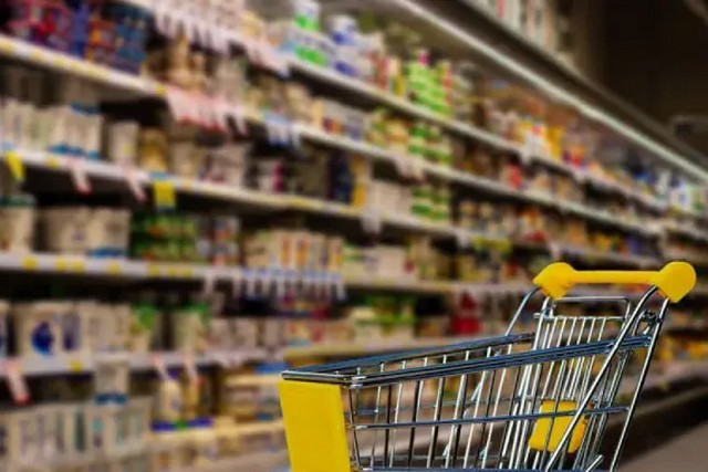 АТБ вводит лимиты, а «Сільпо» — нет: что происходит с продажей продуктов в Украине