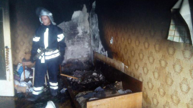 У Жовтих Водах врятували двох людей під час пожежі в квартирі