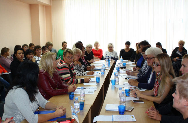 На Днепропетровщине инициировали создание в местных советах внефракционных групп «Женщины за Мир»