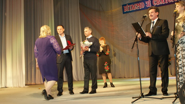 Освітян Кам'янського привітали з Днем учителя