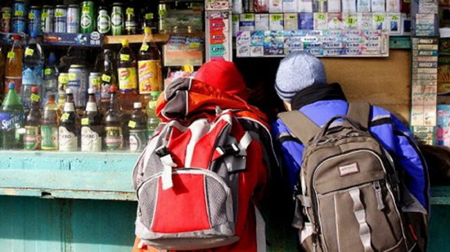 Каменские налоговики оштрафовали 11 предпринимателей за продажу алкоголя и сигарет несовершеннолетним